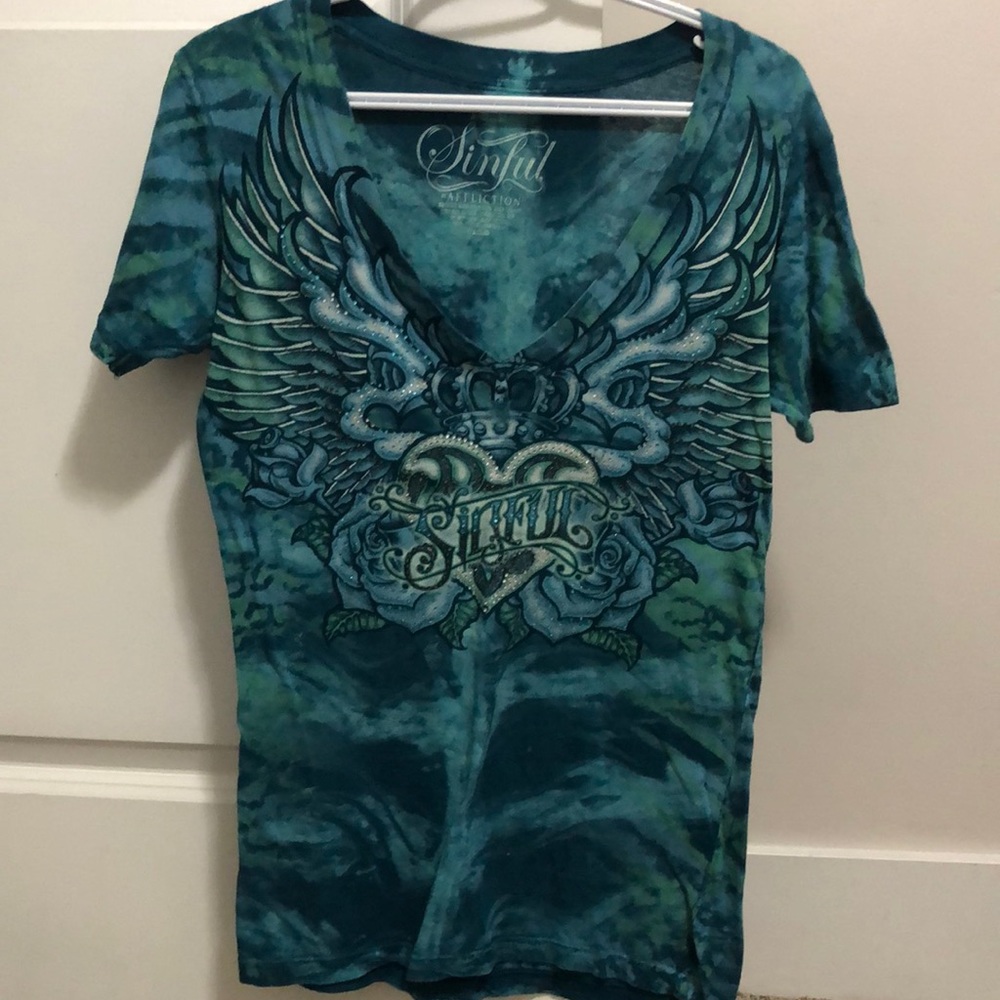 Sinful by Affliction V neck rhinestone t-shirt size medium